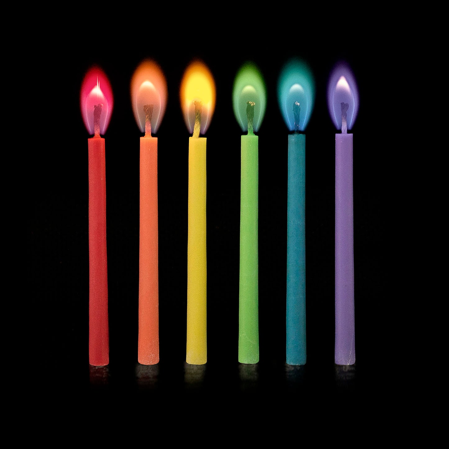 PARTY CANDLES COL. FLAME - PARTY CANDLES WITH COLOURED FLAMES - MULTICOLOR / PACK DE 12