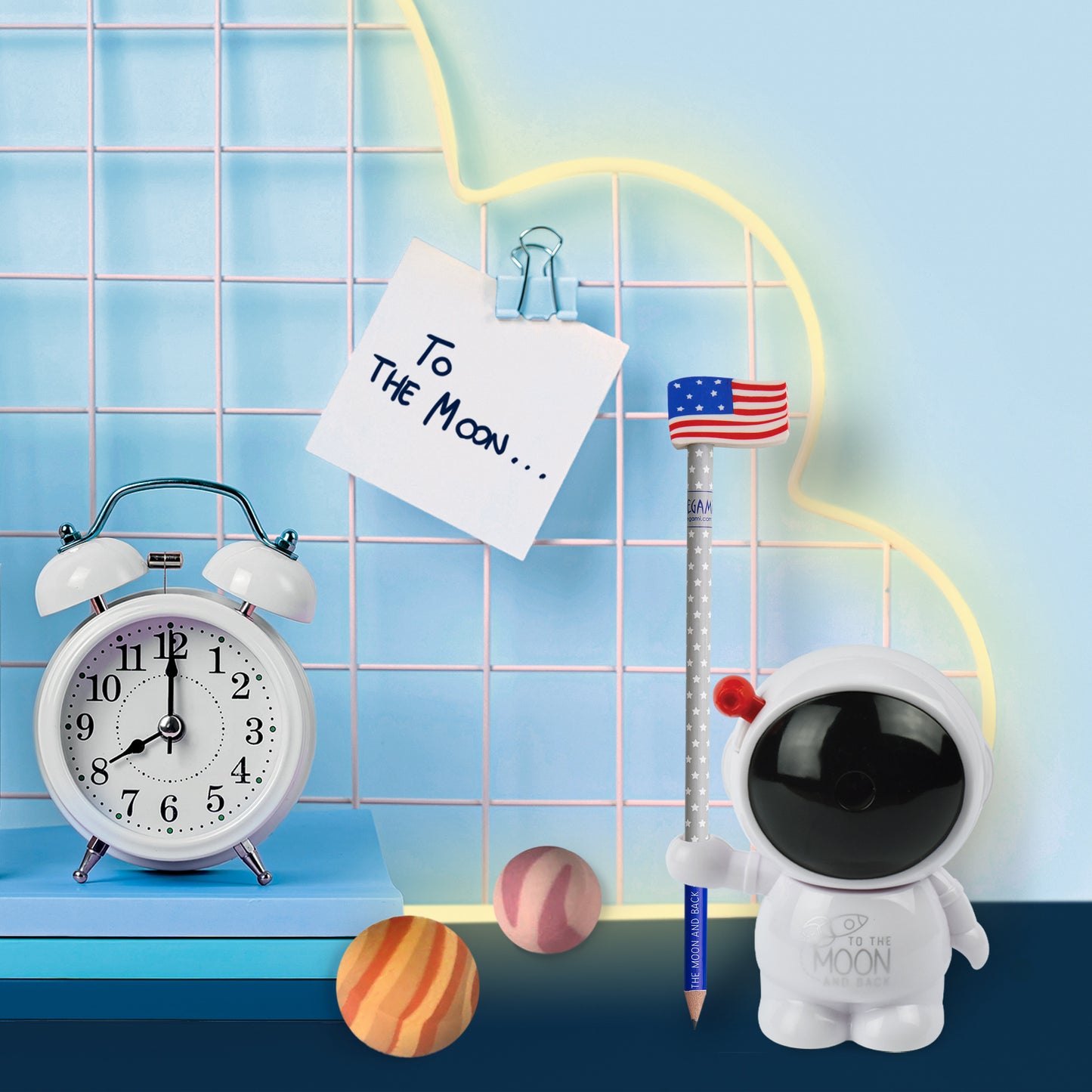 DESKTOP PENCIL SHARPENER - TO THE MOON AND BACK - SPACE / PACK DE 4